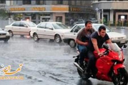 سیل شدید در خیابان‌های تهران و آبگرفتگی خیابان ولیعصر